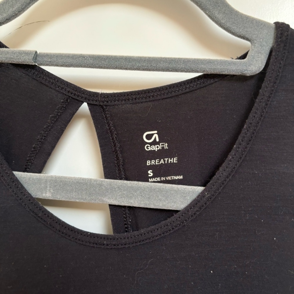 GAP Black cutout twist tank - Picture 4 of 8